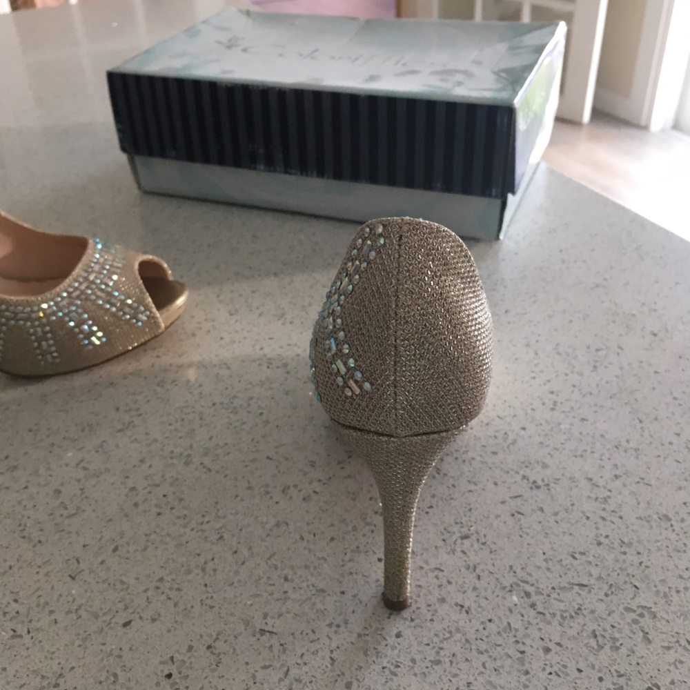 Shoes - Picture 4 of 5